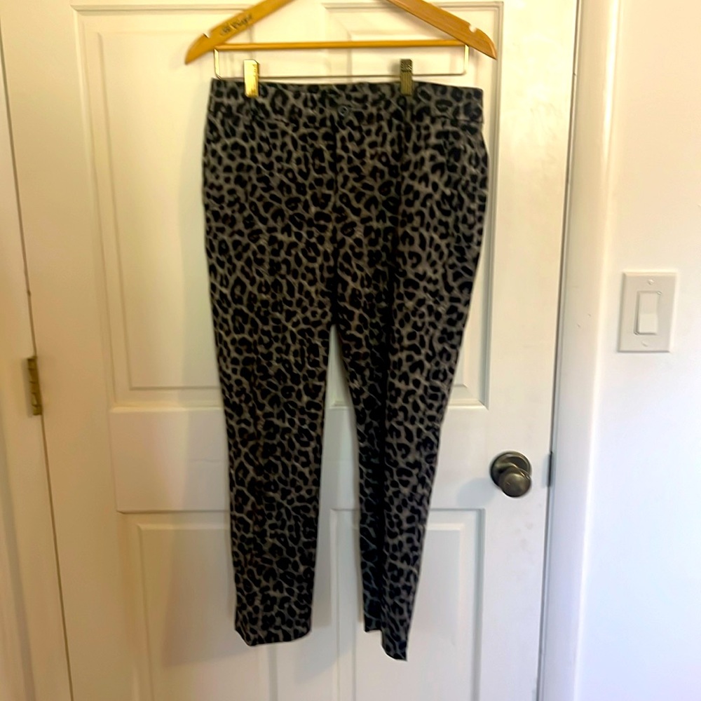 Stretchy soft fabric pants size 6 but run big